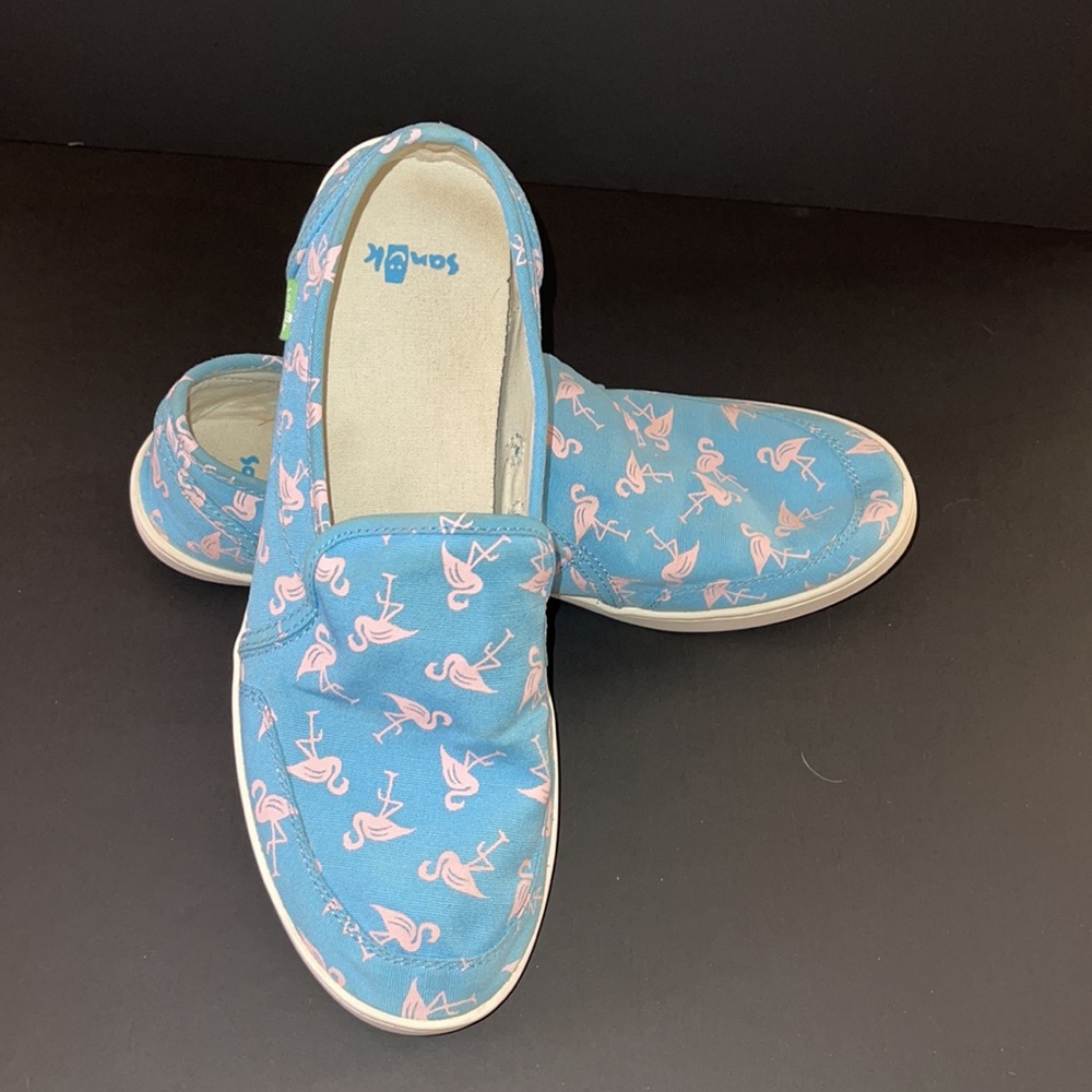 Sanuk women size 9.5 Pink Flamingo print canvas slip ons light blue